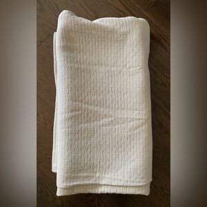 Au Lit Fine Linens Ungaretti Lightweight Coverlet Blanket with Body Pillow Sham